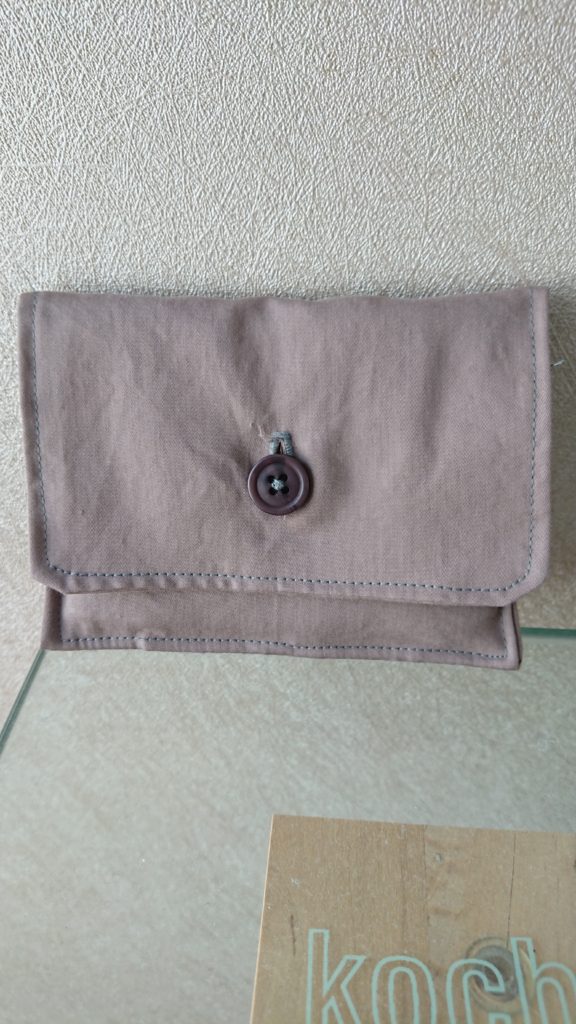 pochette à bouton pour mouchoirs