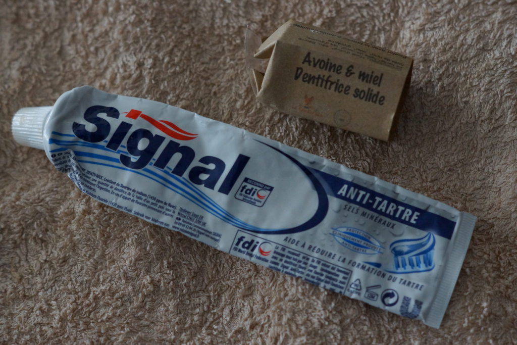Emballage dentifrice plastique et carton