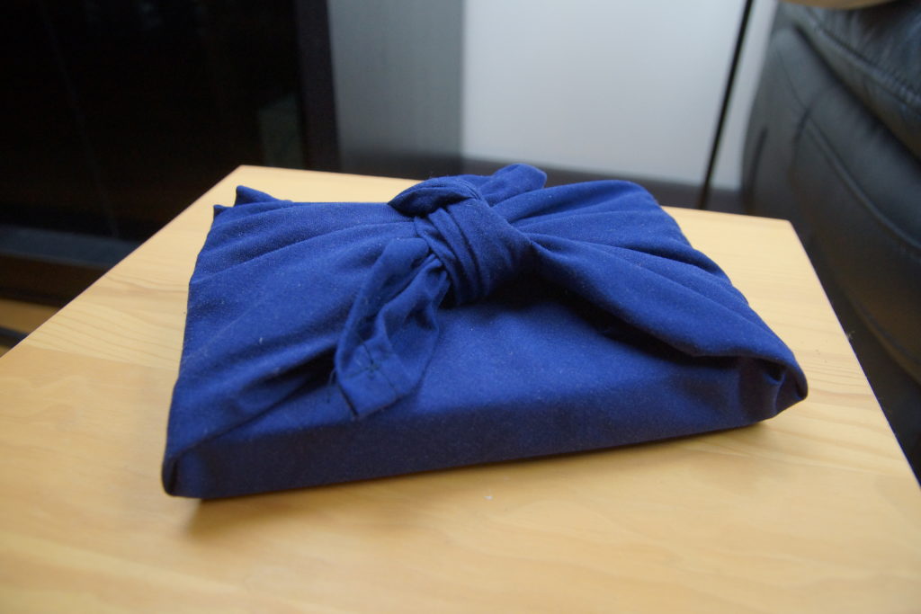 Furoshiki emballage tissu bleu