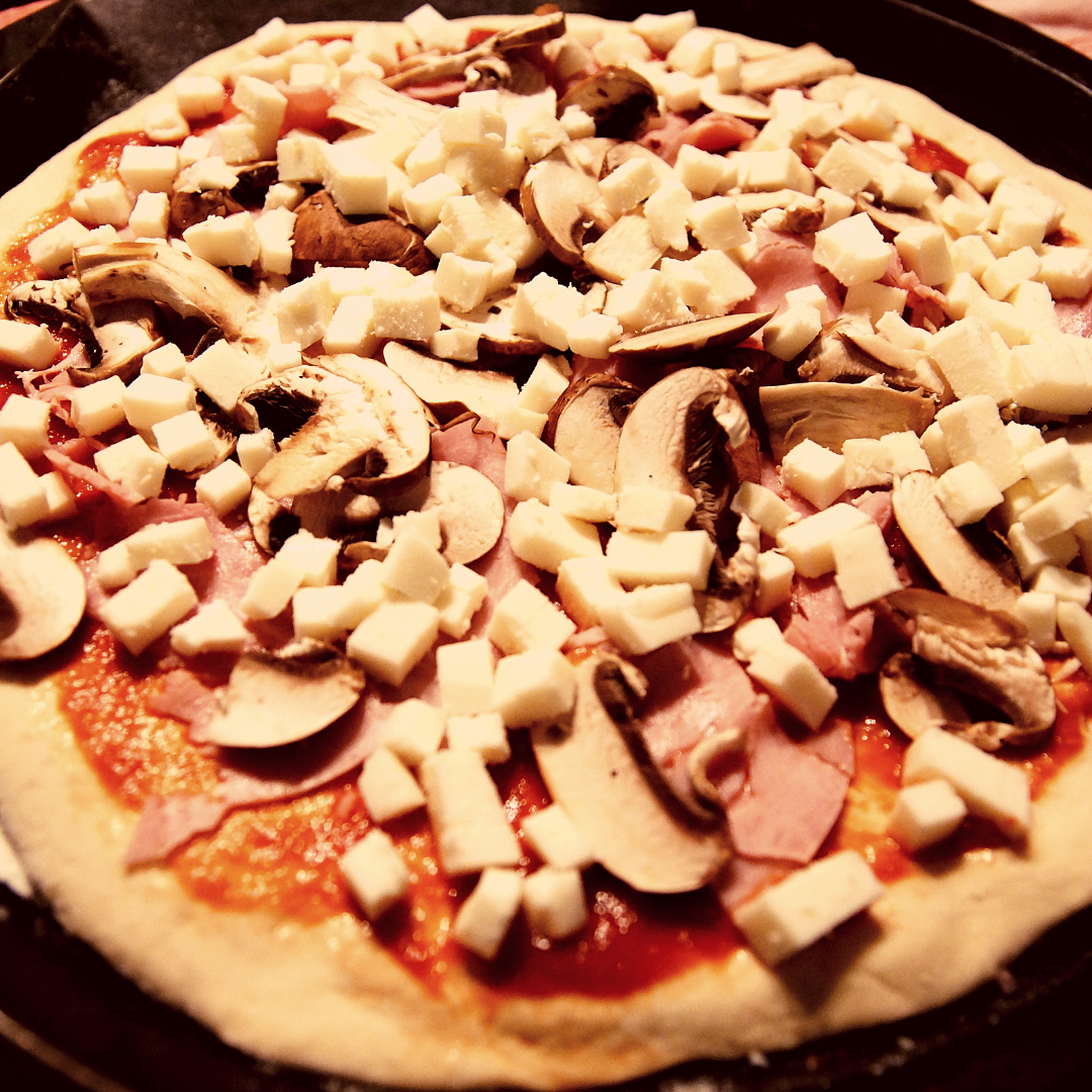 Pâte à pizza épaisse et moelleuse : Recette de Pâte à pizza épaisse et  moelleuse
